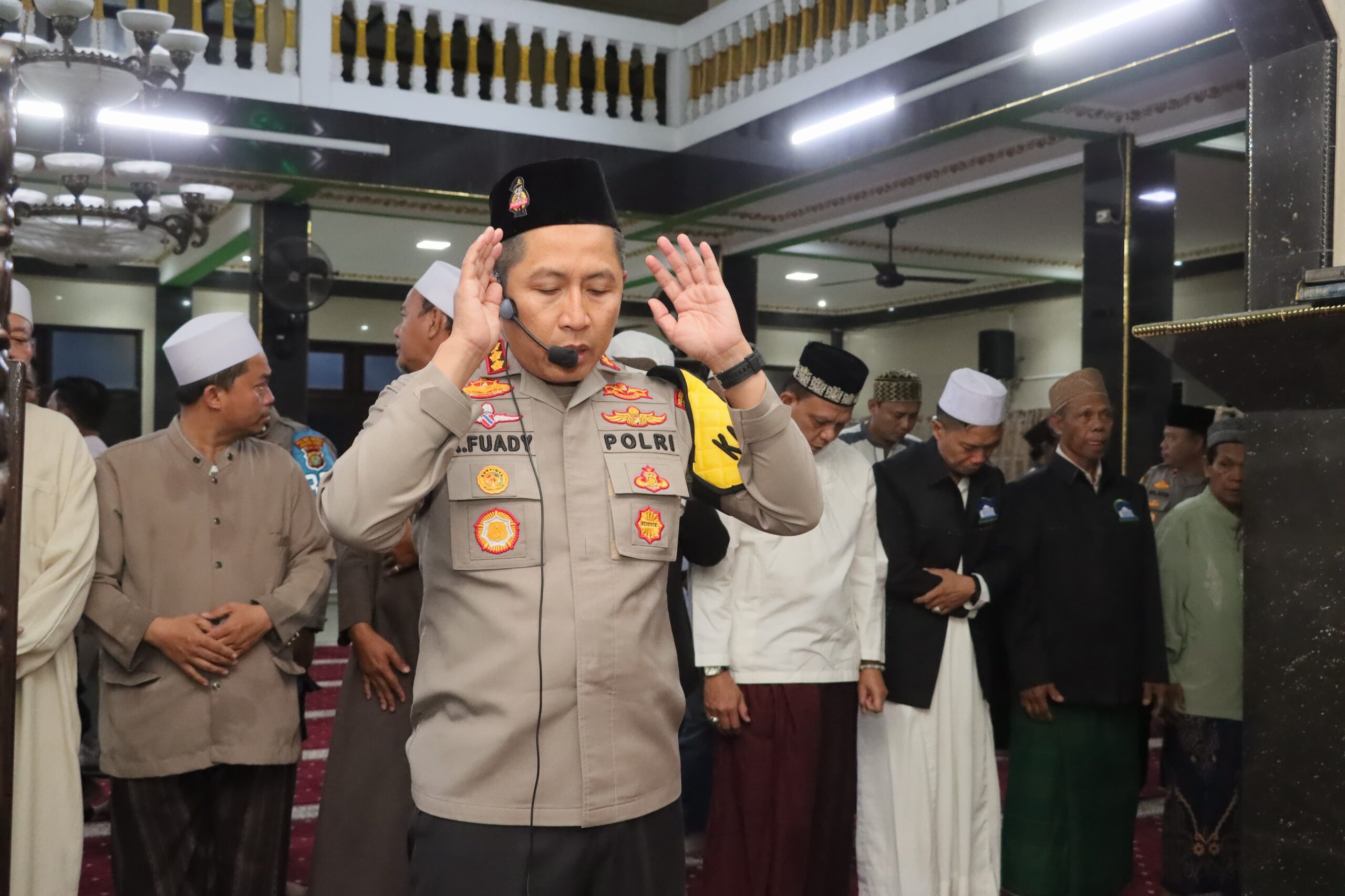 Sholat Subuh Berjamaah Di Masjid Jami Al – Amin Kelapa Gading