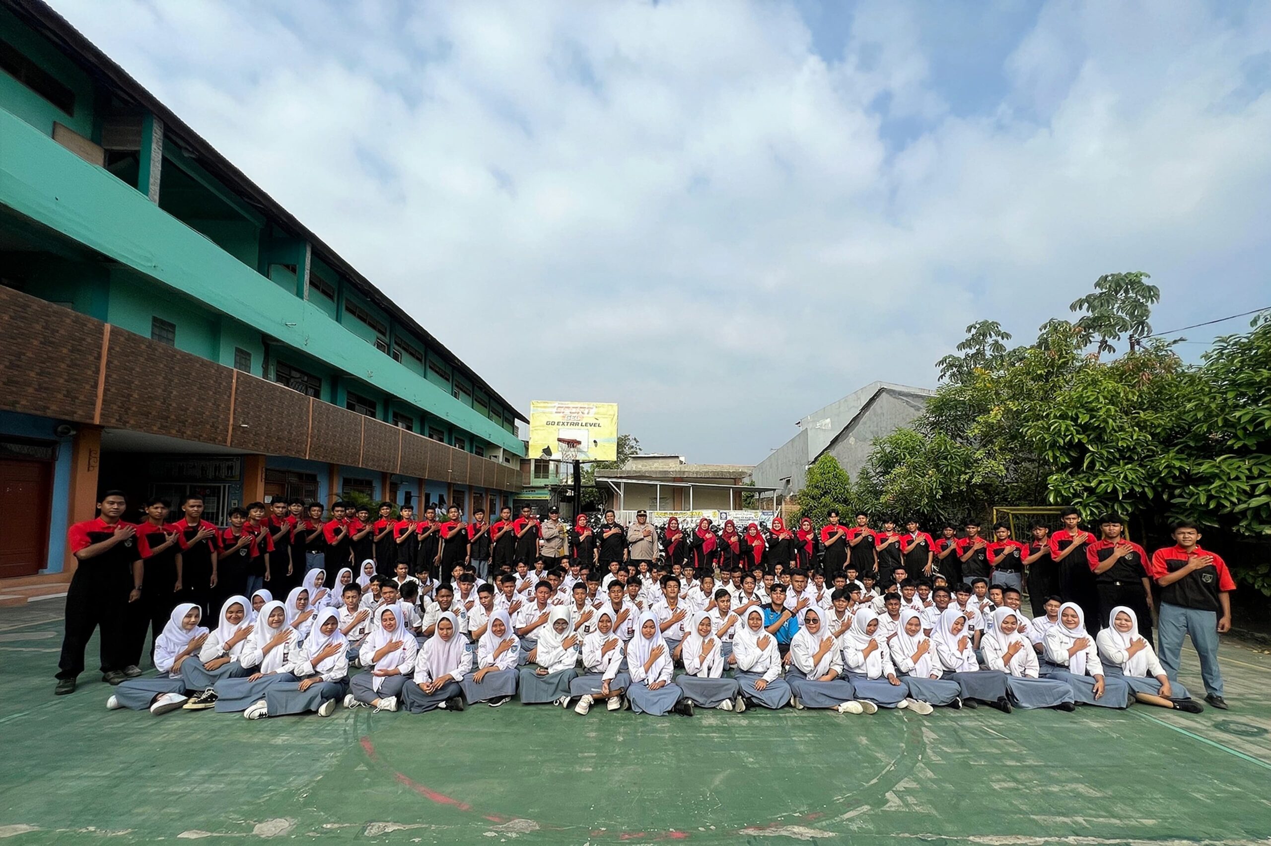 Polsek Tangerang Memberi Penyuluhan Dan Edukasi Bahaya Tawuran Kepada Pelajar Di SMK YPK 2 