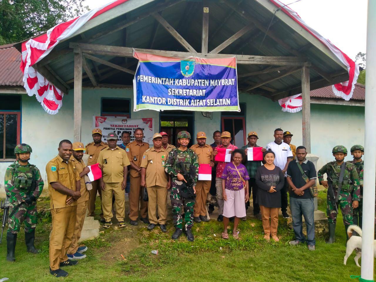 Komsos Satgas Habema Disambut Gembira Aparat Distrik Aifat Selatan