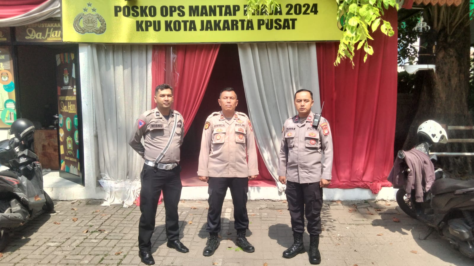 Polsek Sawah Besar Lakukan Pengamanan di Posko Mantap Praja KPU Kota Jakarta Pusat.