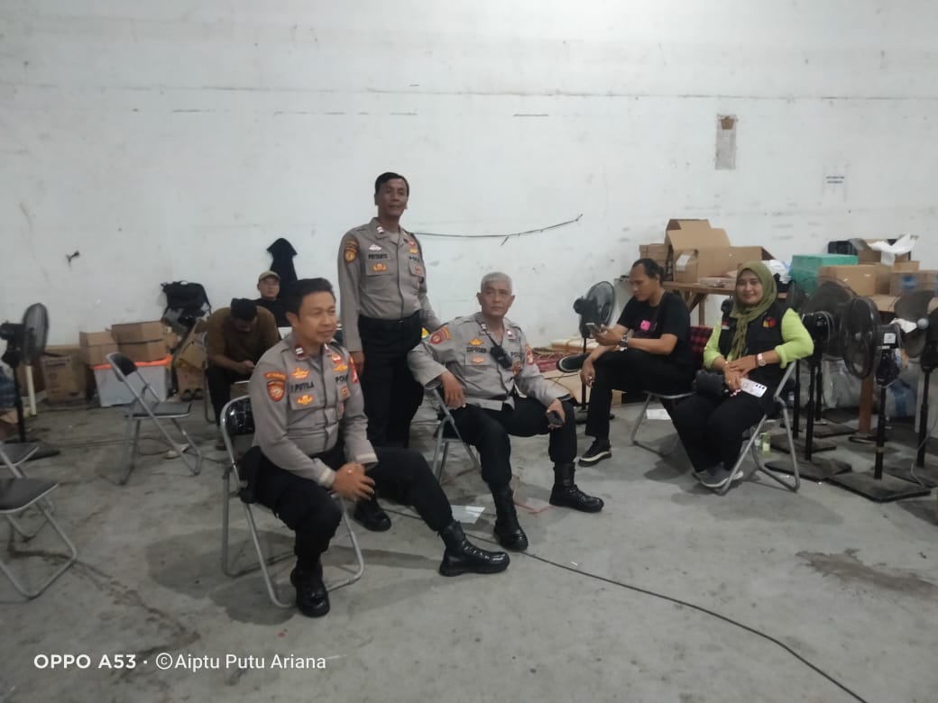 Pengamanan Dan Monitoring Pendistribusian Logistik Pilkada KPU Jakarta Selatan Berjalan Lancar