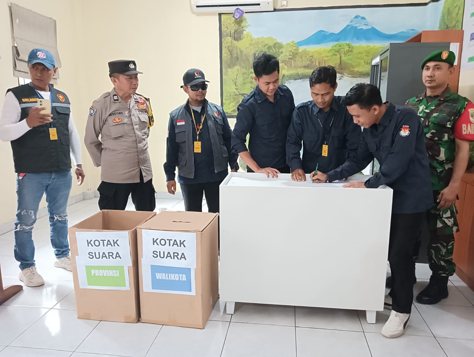 Apel Dan Simulasi Pengamanan Logistik Pilkada 2024 Wilayah Hukum Polsek Neglasari Digelar Di Kecamatan Neglasari
