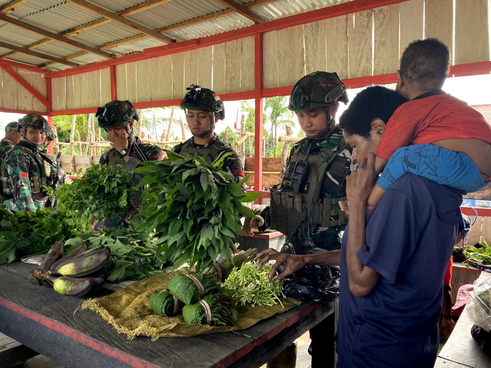 Rosita Satgas Habema Bahagiakan Warga Sralala