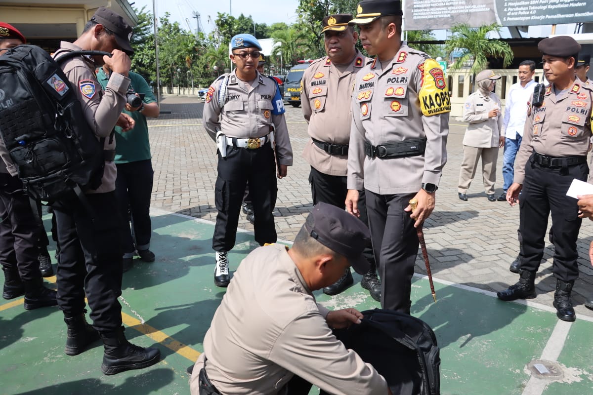 Kapolres Pelabuhan Tanjung Priok Pimpin Apel Pengecekan Kesiapan Personel Pam TPS 