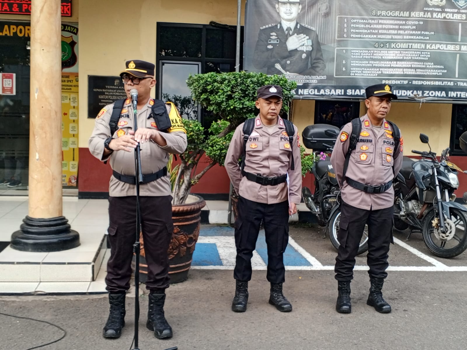 Apel Gelar Dan Pergeseran Pasukan Pengamanan Pemilukada 2024 Di Kecamatan Neglasari