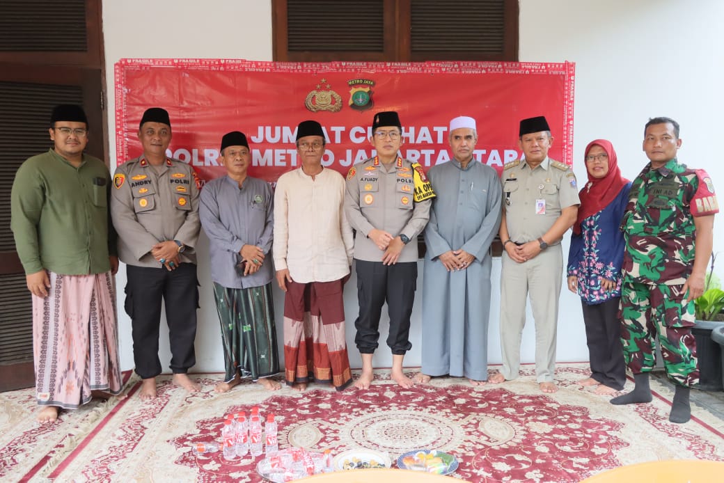 Kapolres Metro Jakut Gelar Kegiatan Jumat Curhat Di Masjid As Suada RW 02 Kelurahan Tugu Selatan