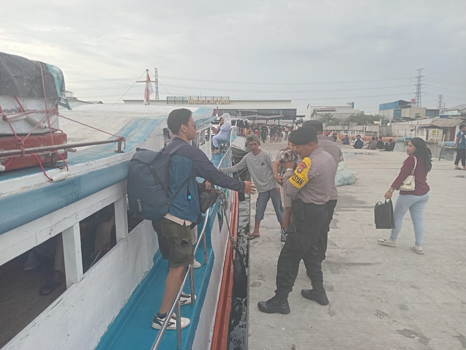 Pos Pelayanan Nataru di Pelabuhan Muara Angke Beri Layanan Dan Imbauan Kamtibmas