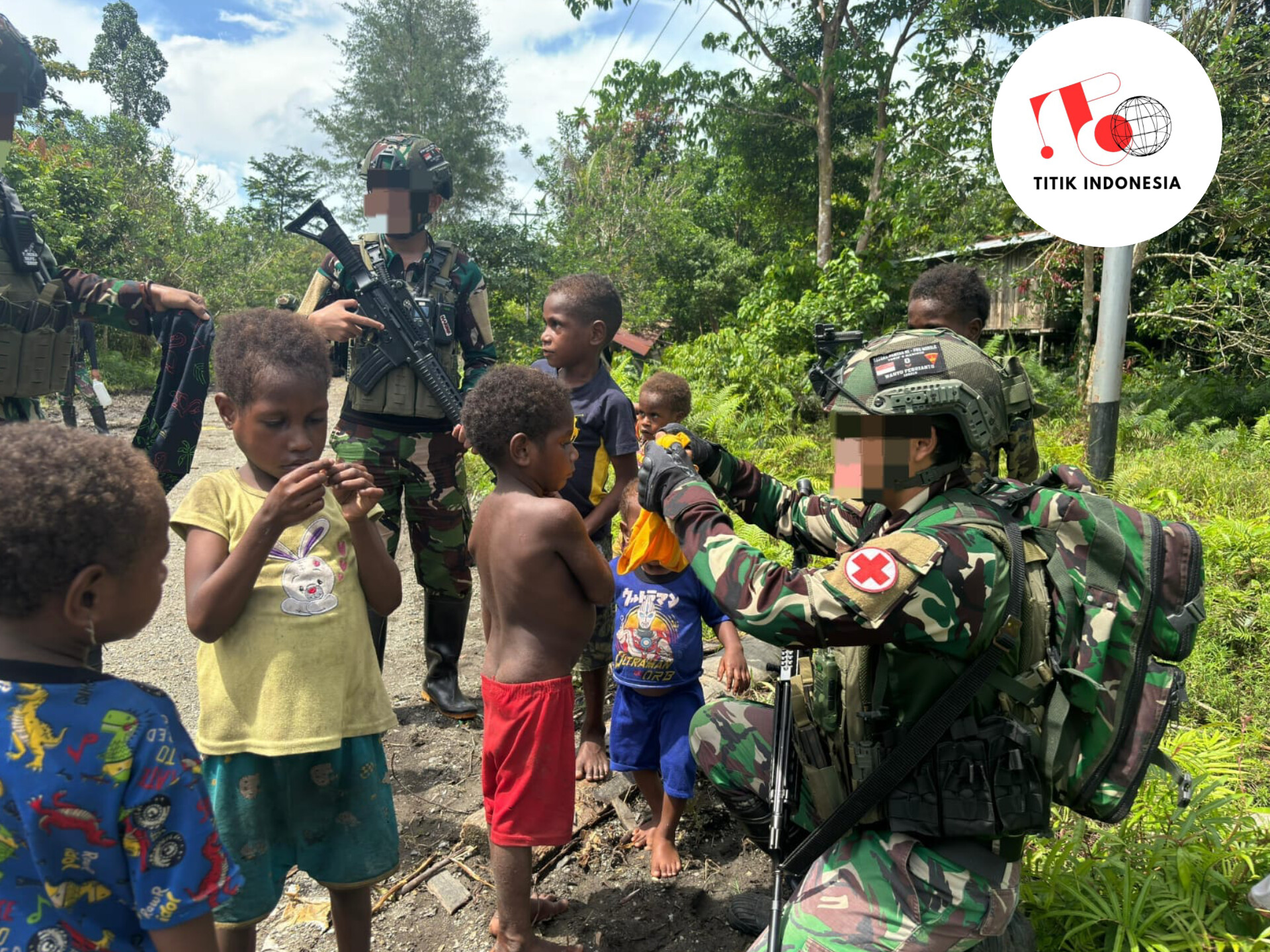 Kegembiraan Anak-Anak Muara Sambut Komsos Marinir Habema