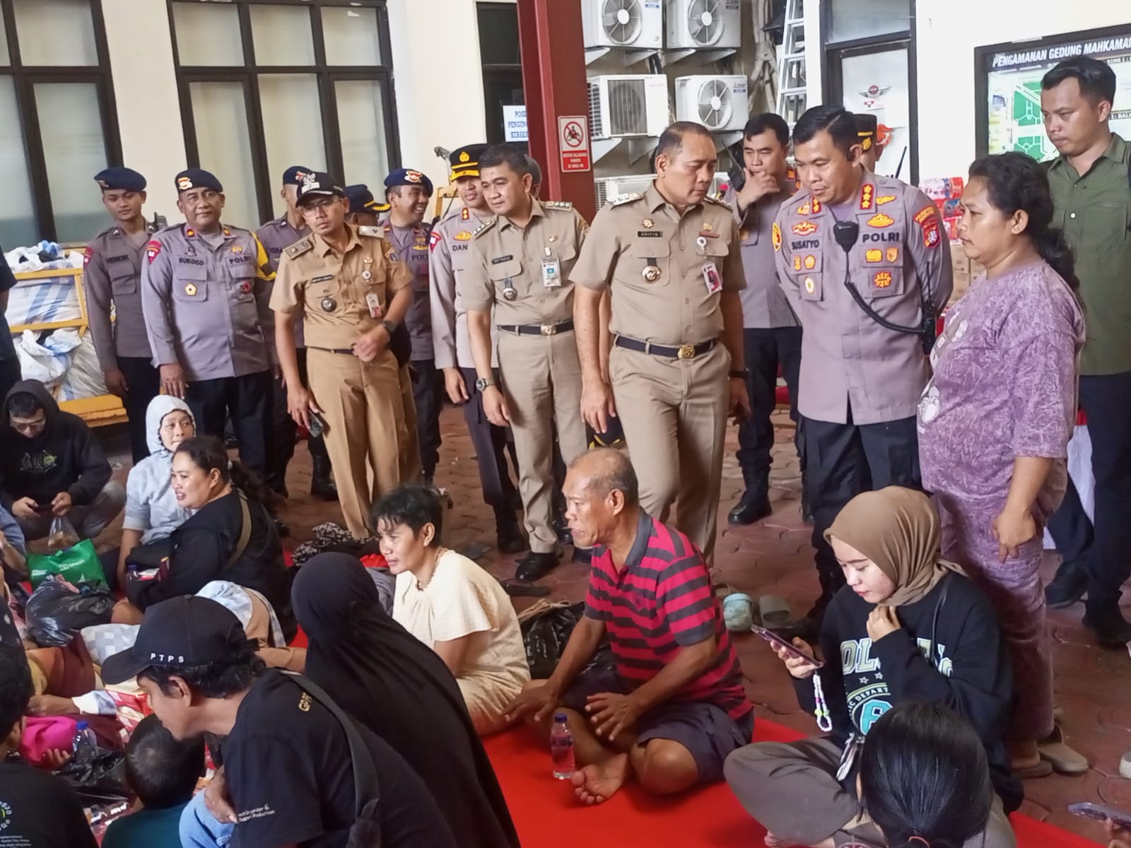 Polres Metro Jakarta Pusat Gelar Bakti Kesehatan Lapangan Untuk Korban Kebakaran Kebon Kosong 