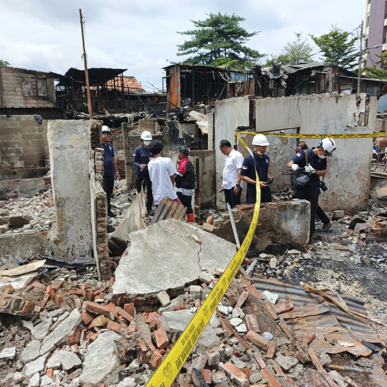 Tim Puslabfor Bareskrim Polri Lakukan Olah TKP Kebakaran Di Gang Laler Kemayoran