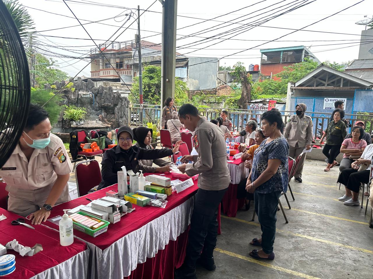 Metro Jaya Gelar Bhakti Kesehatan Di Kampung Ambon, Warga Antusias Periksa Kesehatan