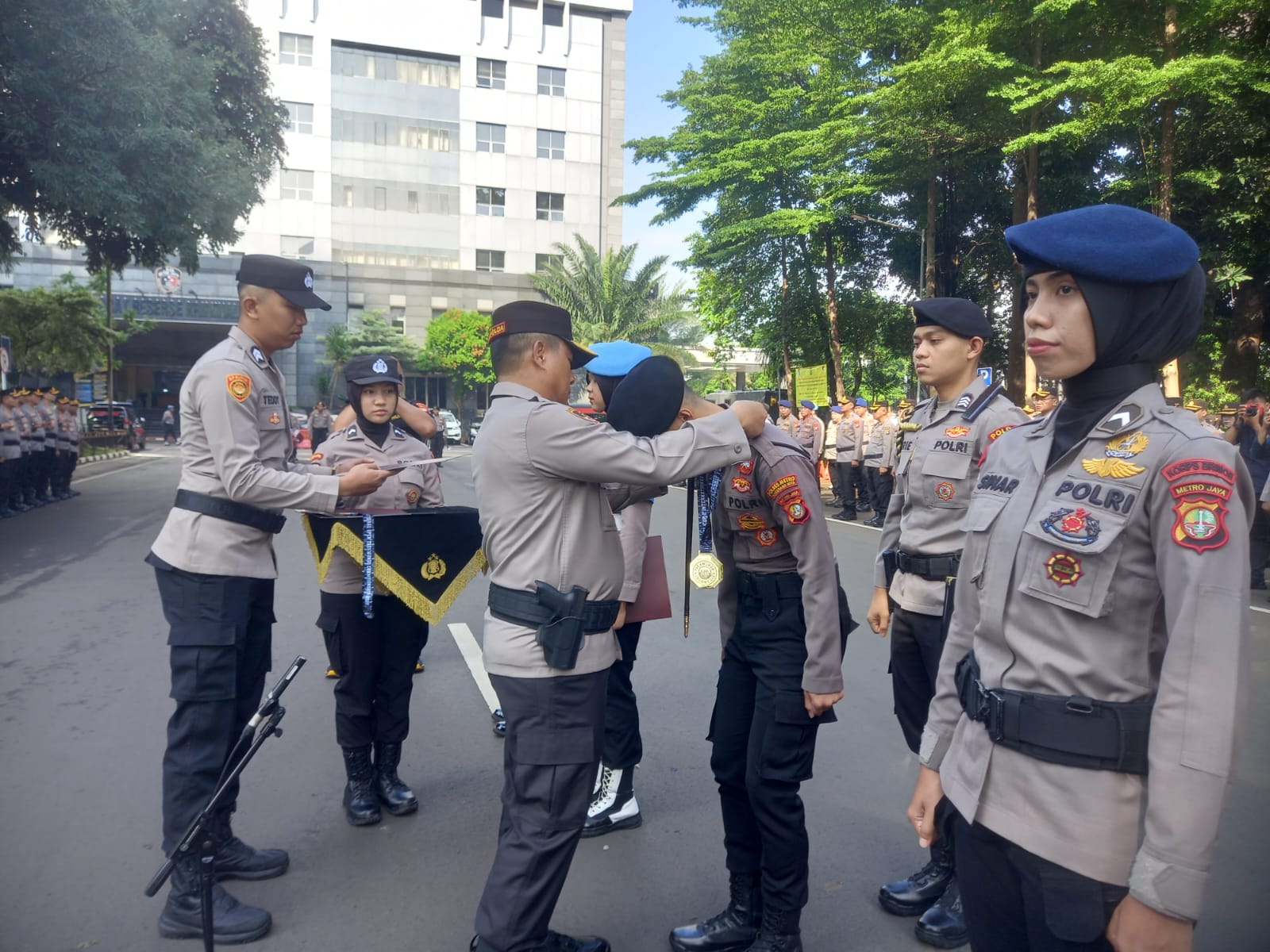 Pimpin Apel Pamen, Kapolda Metro Berikan Penghargaan Kepada 14 Personel Berprestasi