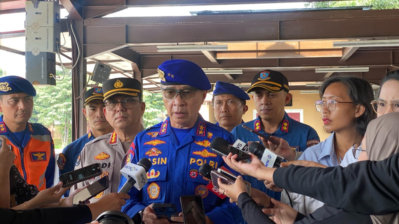 Polri Turun Tangan Bantu Evakuasi Fan Penanganan Banjir Di Jabodetabek