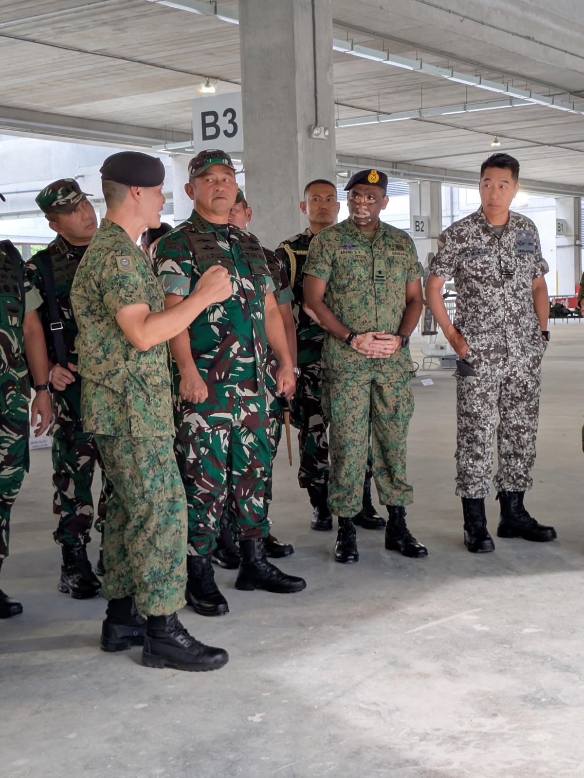 Berjasa Tingkatkan Kerja Sama Militer, Kasad TNI Terima Medali Kehormatan Dari Singapura