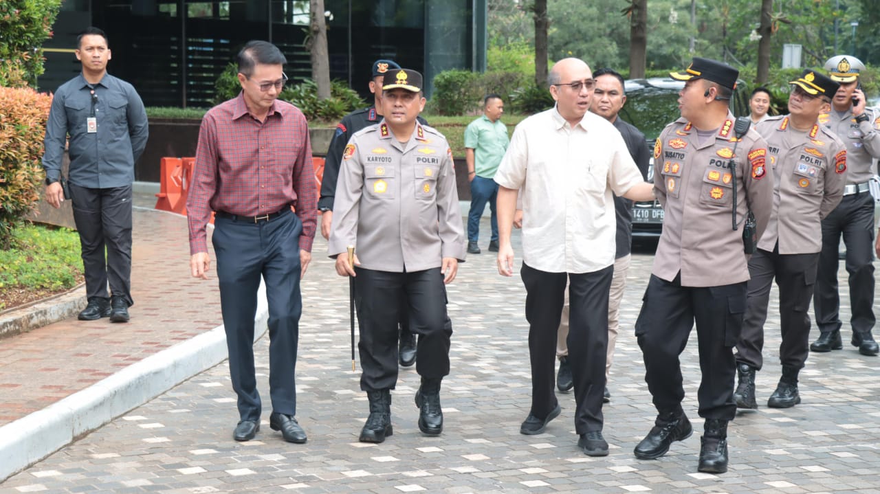 Kapolda Metro Jaya Tinjau Pengamanan Paskah Di Gereja Katedral Jakarta