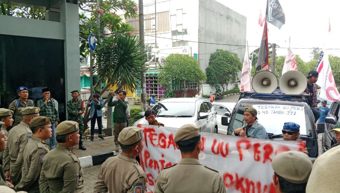 Dugaan Pengacaman Wartawan, FORWAT Geruduk Kantor Walikota Tangsel 