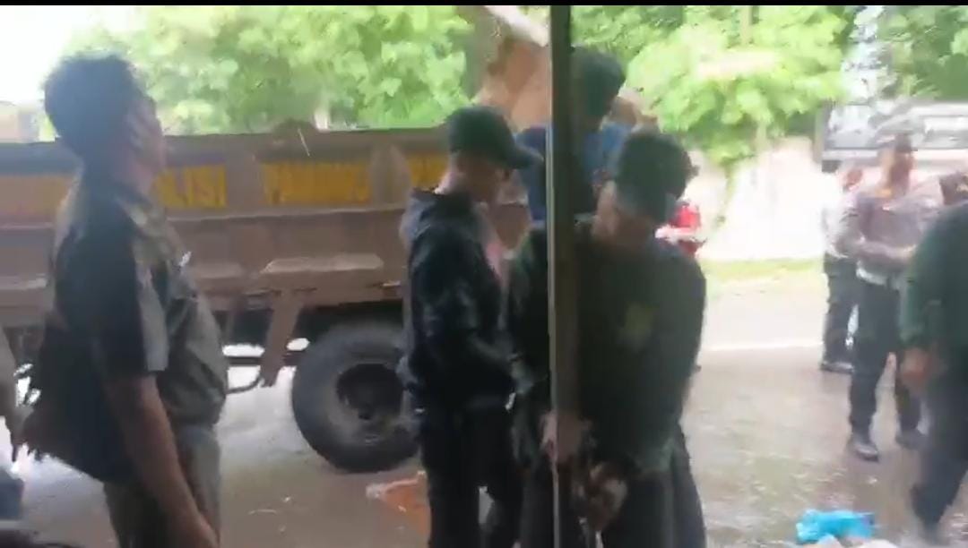 Penertiban Posko BPPKB Berjalan Damai, Kapolsek Neglasari: Sudah Dikomunikasikan Sejak Awal