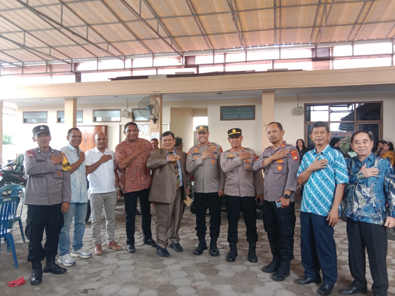 Kapolsek Ciledug Hadir Langsung, Wujudkan Pengamanan Humanis saat Ibadah Kenaikan Yesus Kristus di GPIB ‘Kasih Karunia’