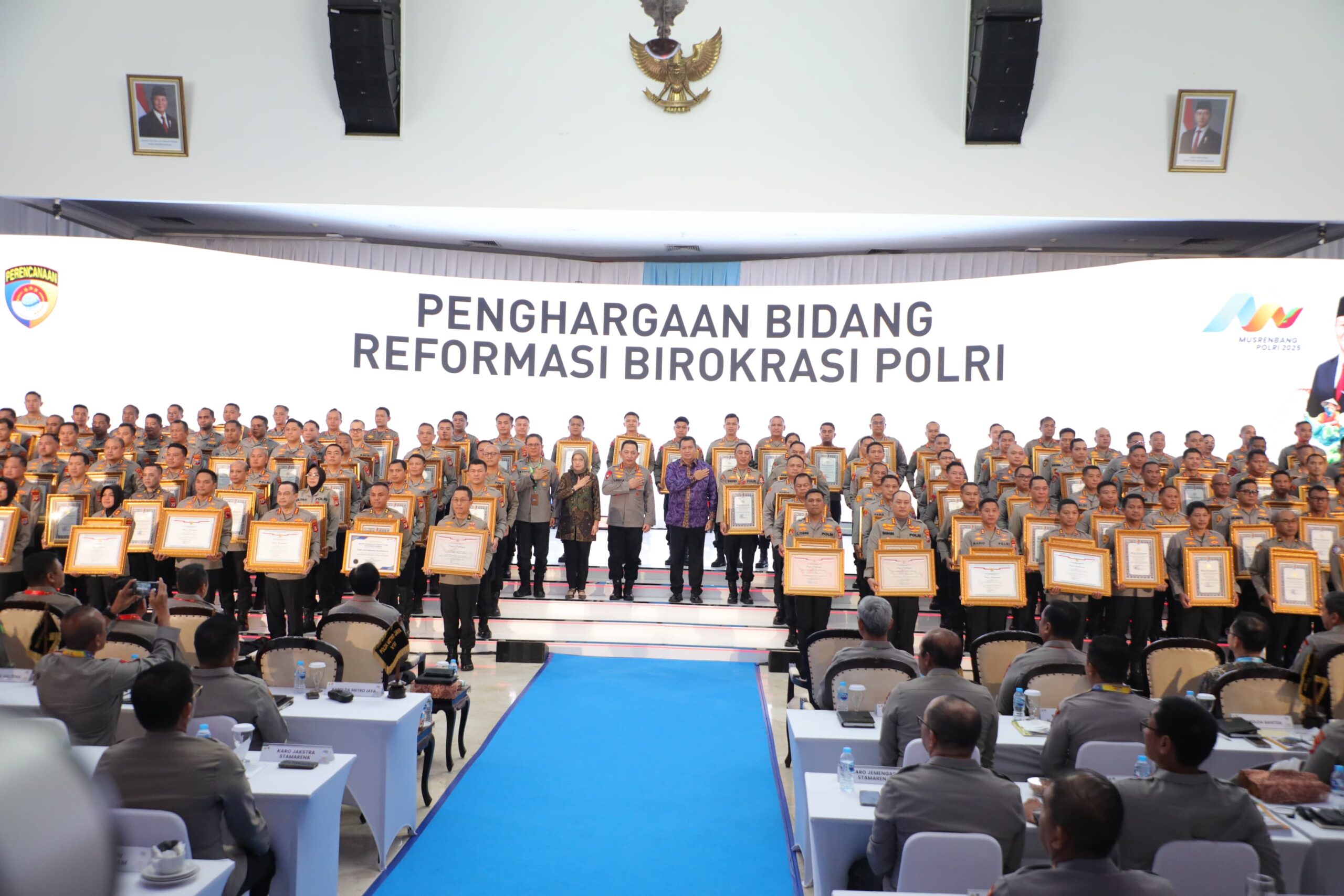 Prestasi Membanggakan: Polres Metro Tangerang Kota menerima Penghargaan Pelayanan Prima Dari Kapolri Di Musrenbang 2025