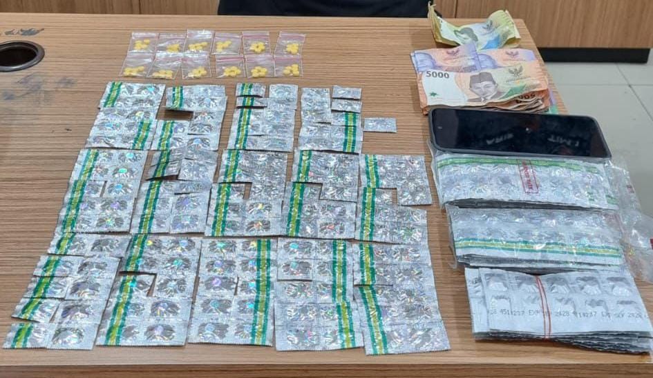 2 Penjual Obat Keras Di Tangerang Diamankan, 113.501 Butir Tramadol Dan Hexymer Disita