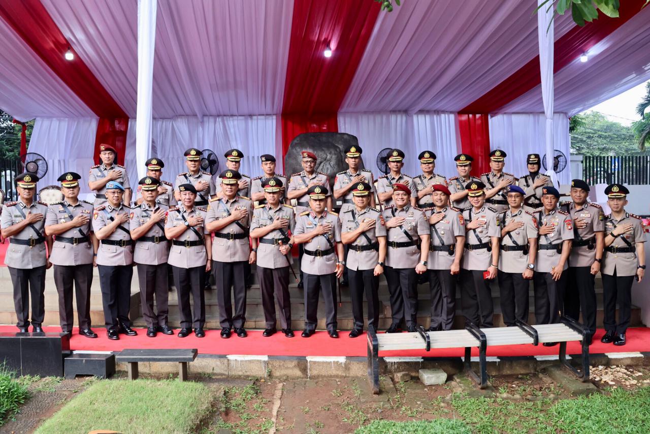 Jelang Hari Bhayangkara Ke-79, Kapolda Metro Jaya Ziarah Ke TMP Tanah Kusir