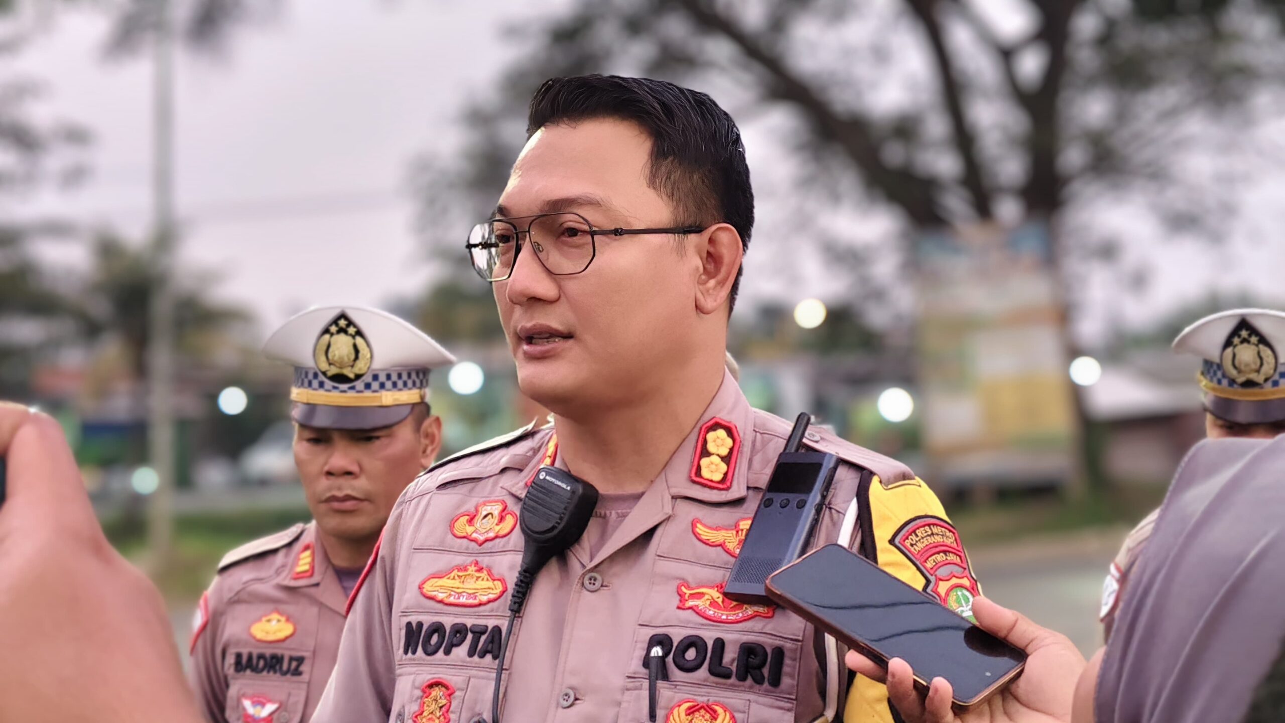 Wujudkan KBM, Satlantas Polres Metro Tangerang Kota Mulai Lakukan Terapi Di Jalan Raya Cadas-Sangengo-Bayur