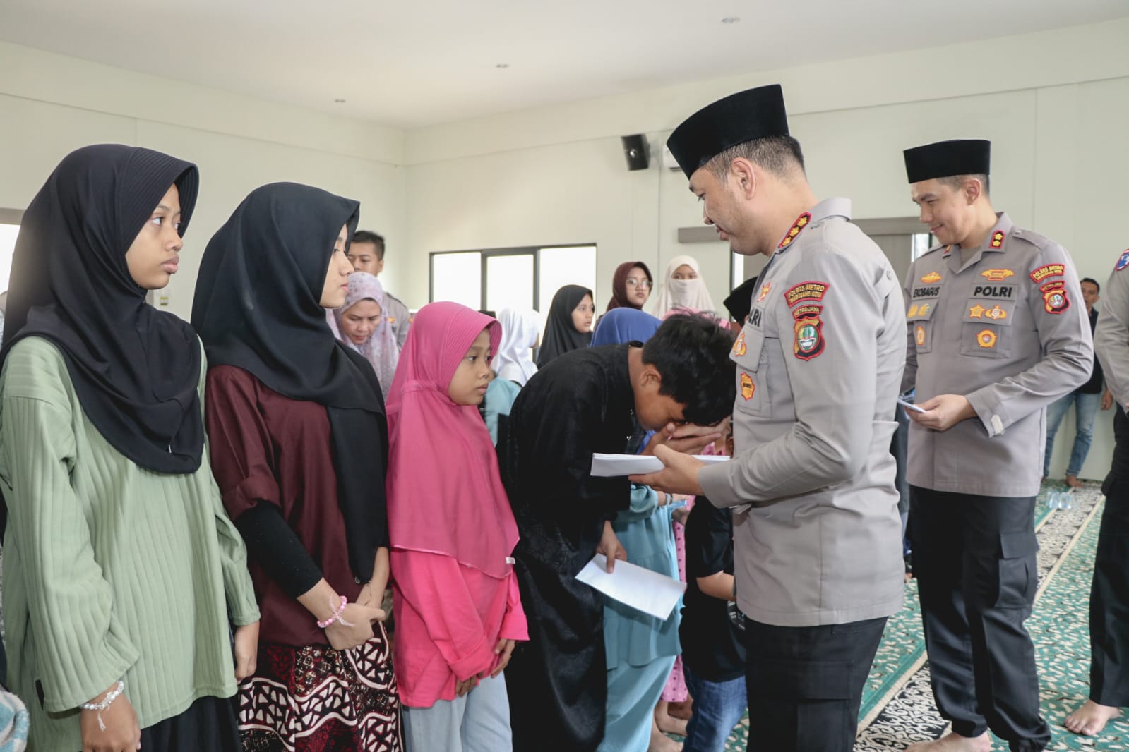 Kegiatan Binrohtal Dan Santunan Anak Yatim Polres Metro Tangerang Kota Penuh Khidmat Dan Kebersamaan