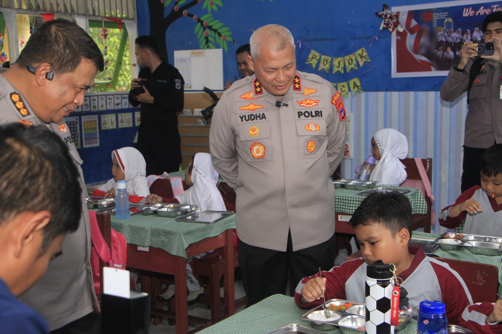 Polda Kalsel Grand Opening SPPG, Bagikan Makan Bergizi Gratis untuk 1.700 Anak
