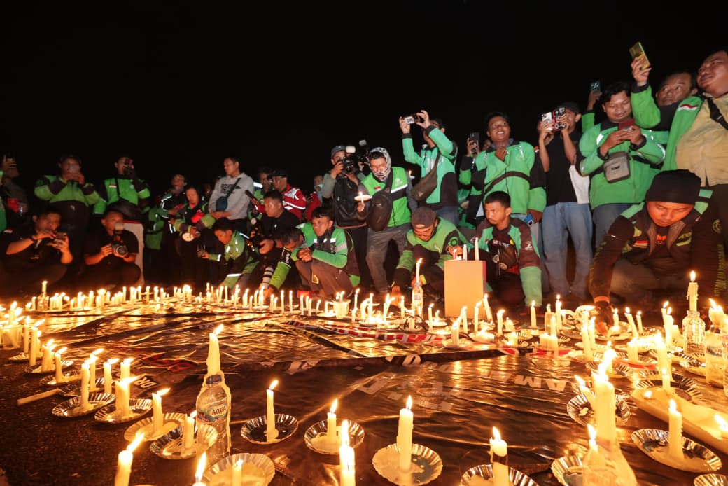 Ojol di Jatim Bersama Polri dan TNI Doa Bersama untuk Affan, Komitmen Kondusif