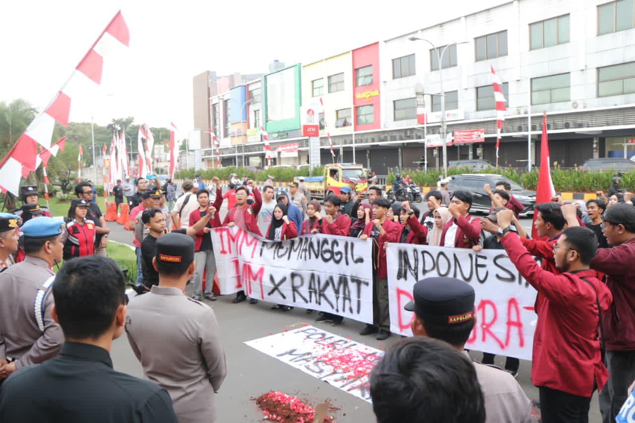 Ikatan Mahasiswa Muhammadiyah (IMM) Institut Teknologi Bisnis Ahmad Dahlan (ITB AD) Karawaci, Gelar Aksi Damai Depan Polres Metro Tangerang Kota