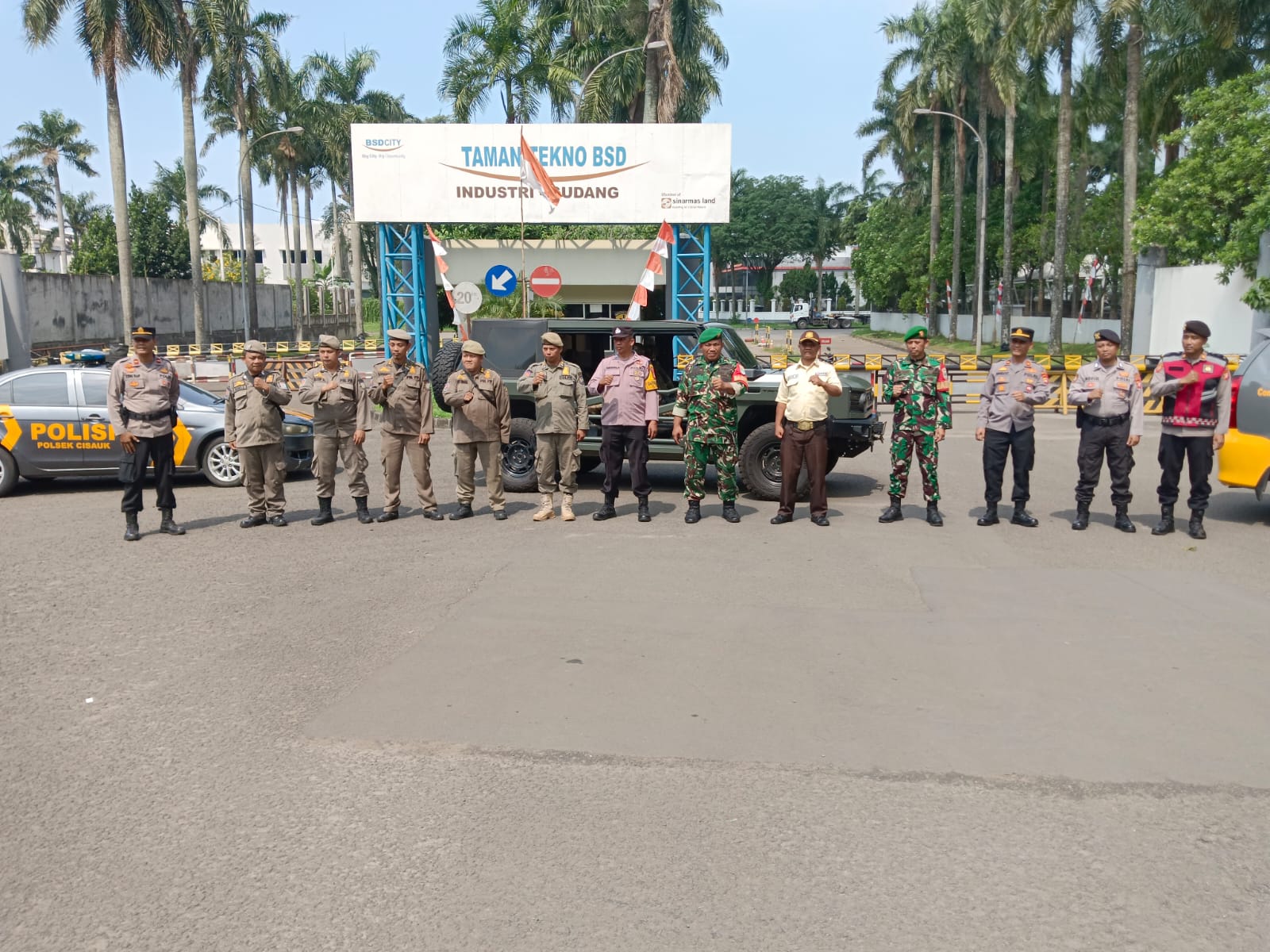 Polsek Cisauk Bersama TNI Perkuat Patroli Bersama Demi Kondusifitas Wilayah Dan Ketenteraman Warga
