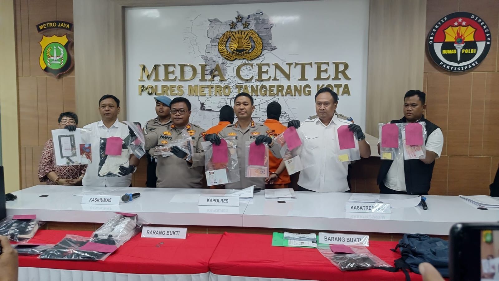 Polisi Bekuk WNA Asal Tiongkok Gasak 4,5 Miliar Di Tangerang