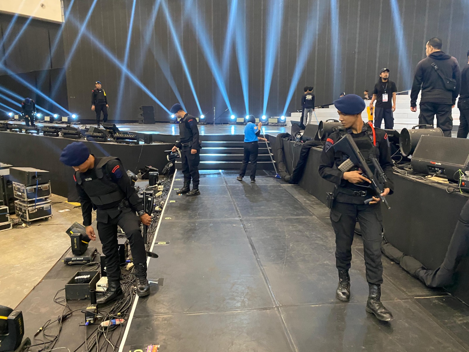 Brimob Polda Metro Jaya Sterilisasi Lokasi Konser Super Junior di ICE BSD