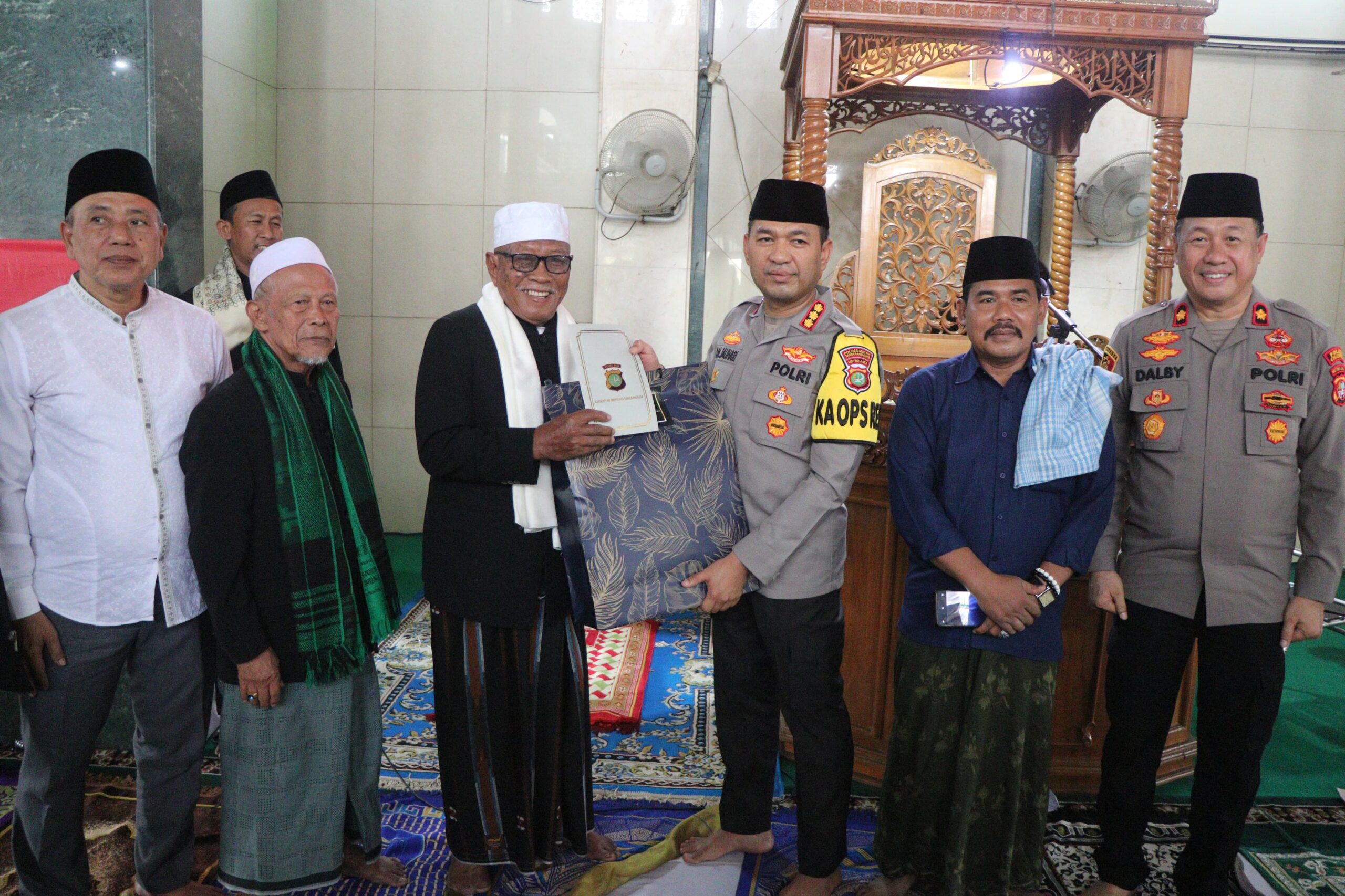 Kapolres Metro Tangerang Kota Laksanakan Jumat Keliling Di Masjid Agung Al-Ikhlas Ciledug