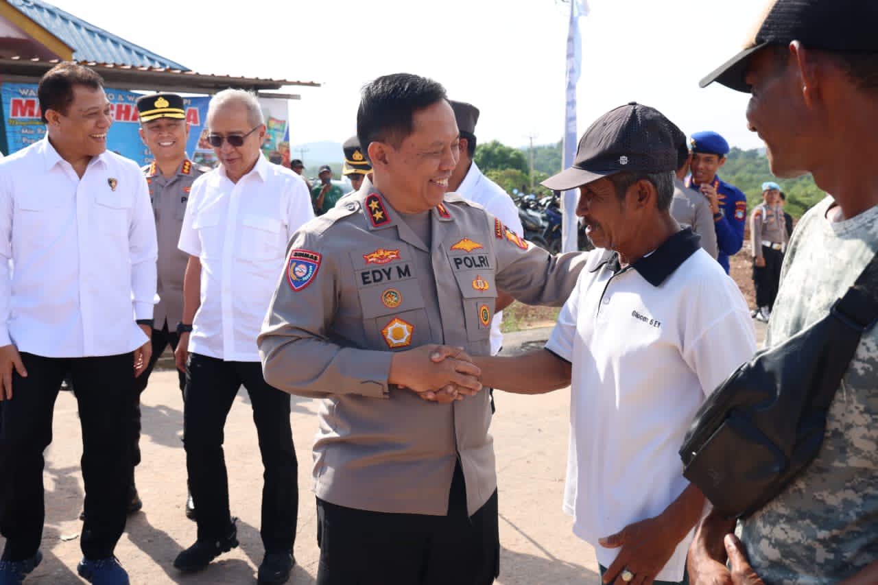 Polri Gelar Bakti Sosial 35 Tahun IKDB 90, Bagikan 1.485 Paket Sembako Di Rempang Batam