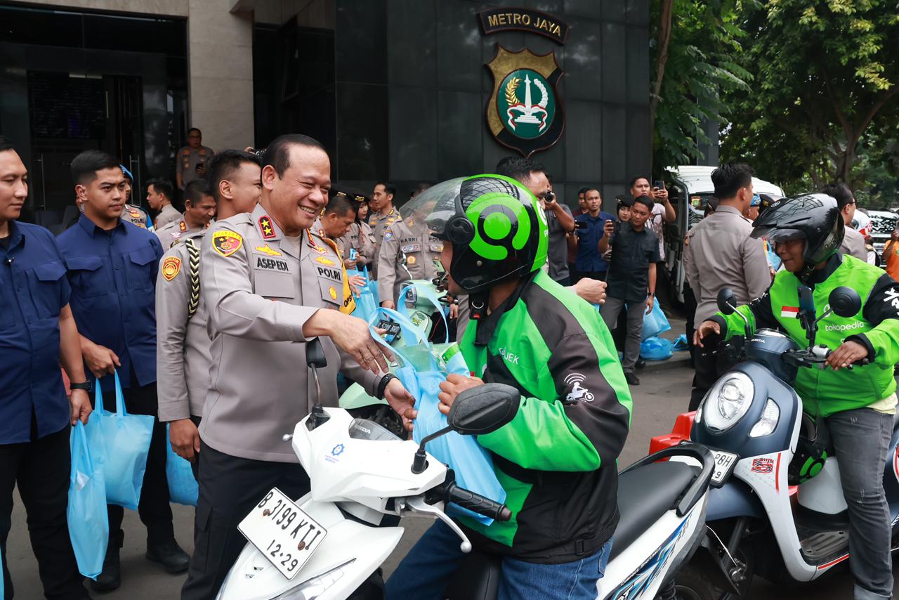 Kapolda Metro Jaya Gelar “Jumat Peduli”, Ojol Siap Jadi Mitra Jaga Jakarta