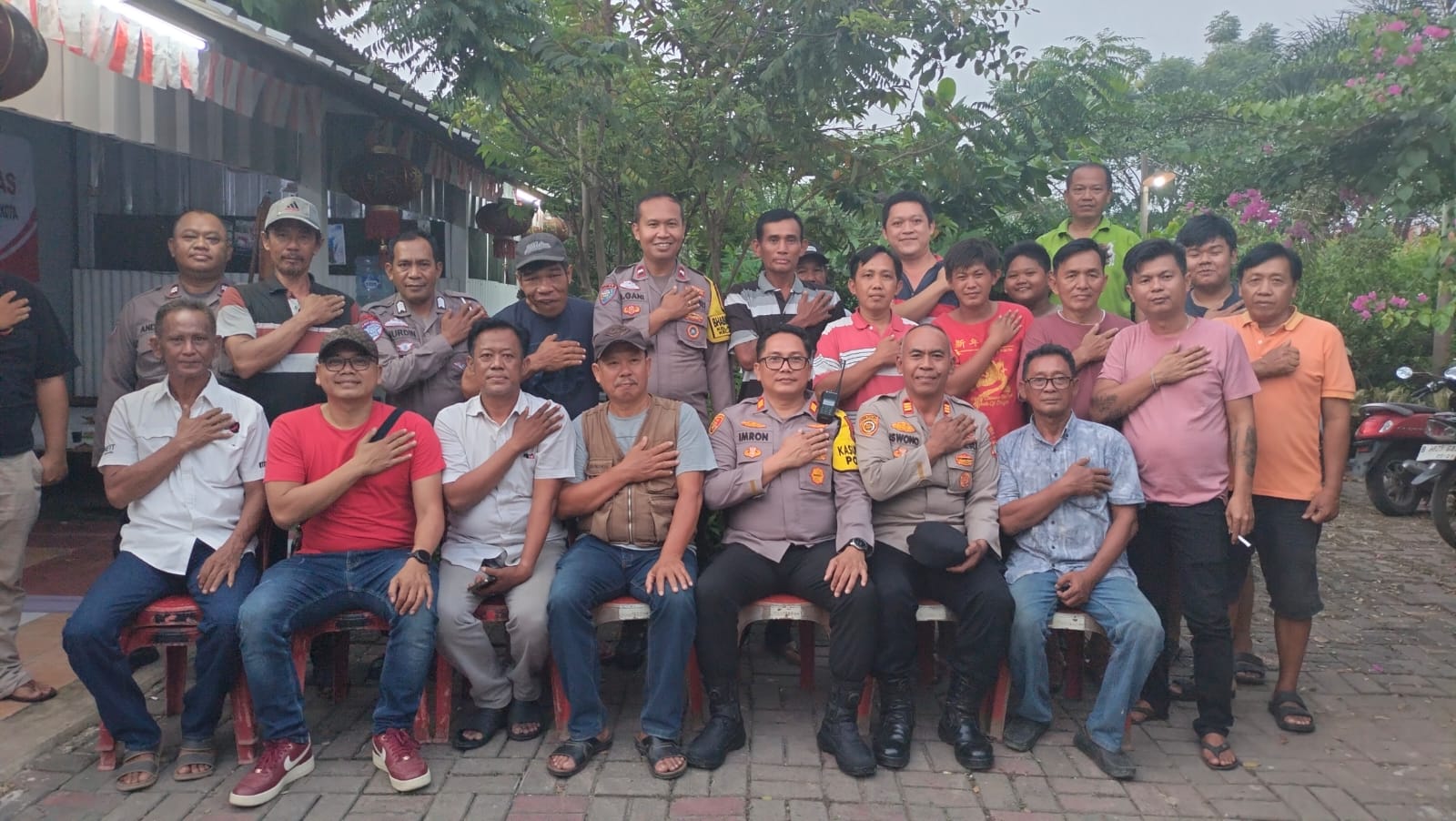 Ngopi Kamtibmas Polsek Neglasari Bersama Warga RW 06 Kelurahan Mekarsari