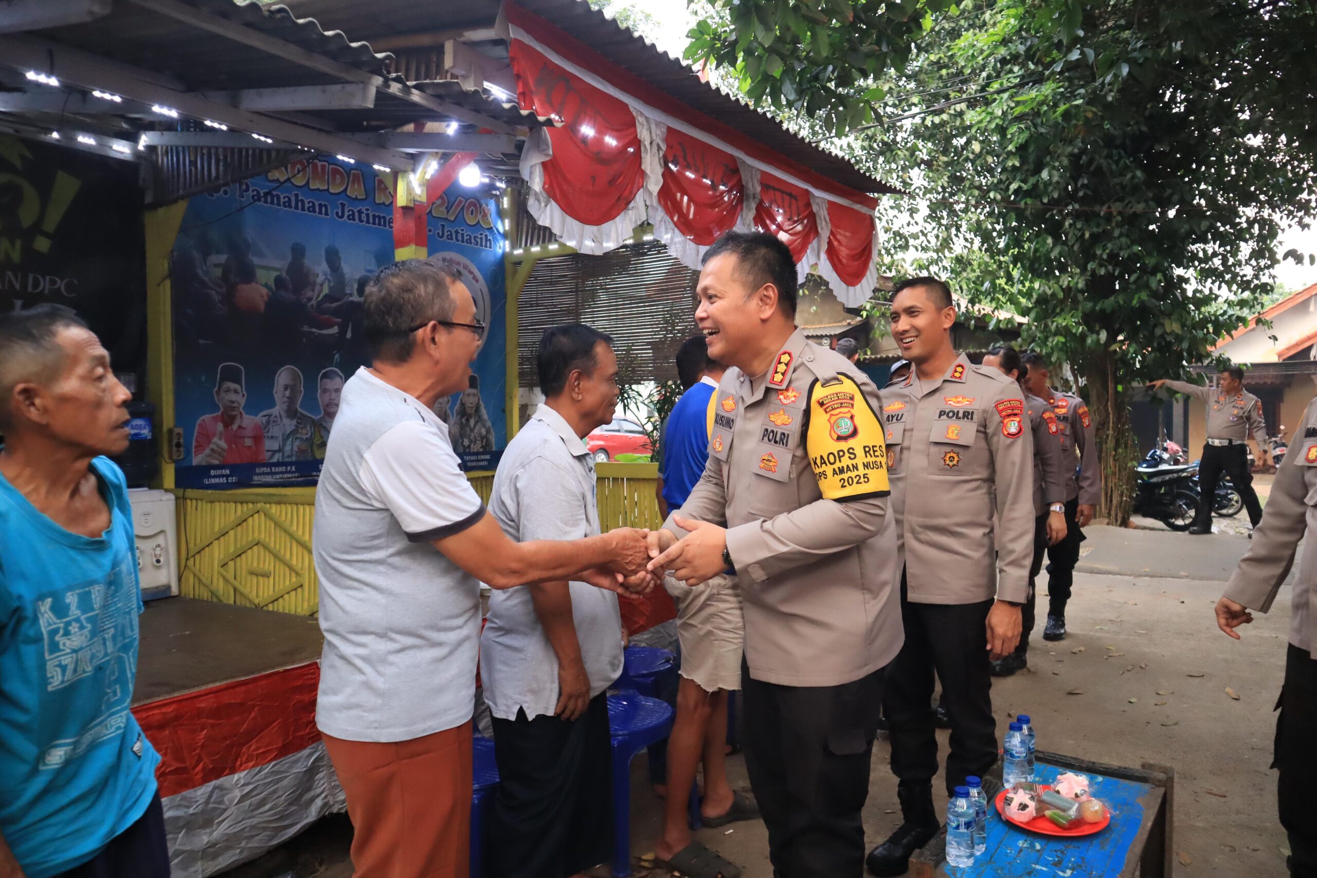 Terjun Langsung Ke Masyarakat, Kapolres Metro Bekasi Kota Tampung Keluhan Warga