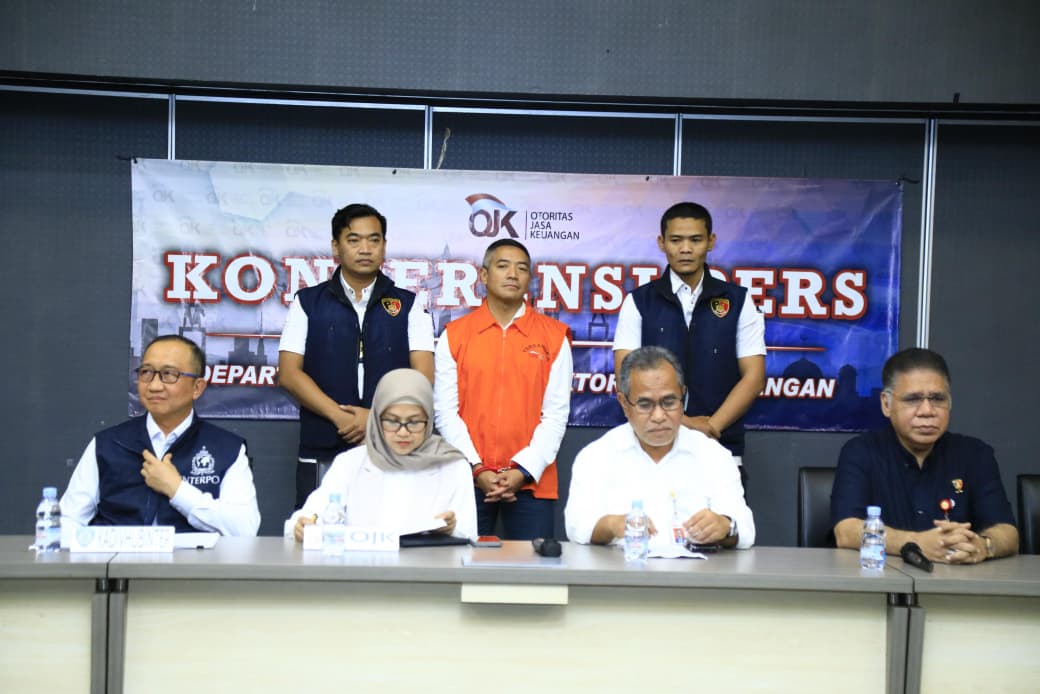 Polri Berhasil Pulangkan Buronan Red Notice Kasus Investasi Ilegal dari Qatar