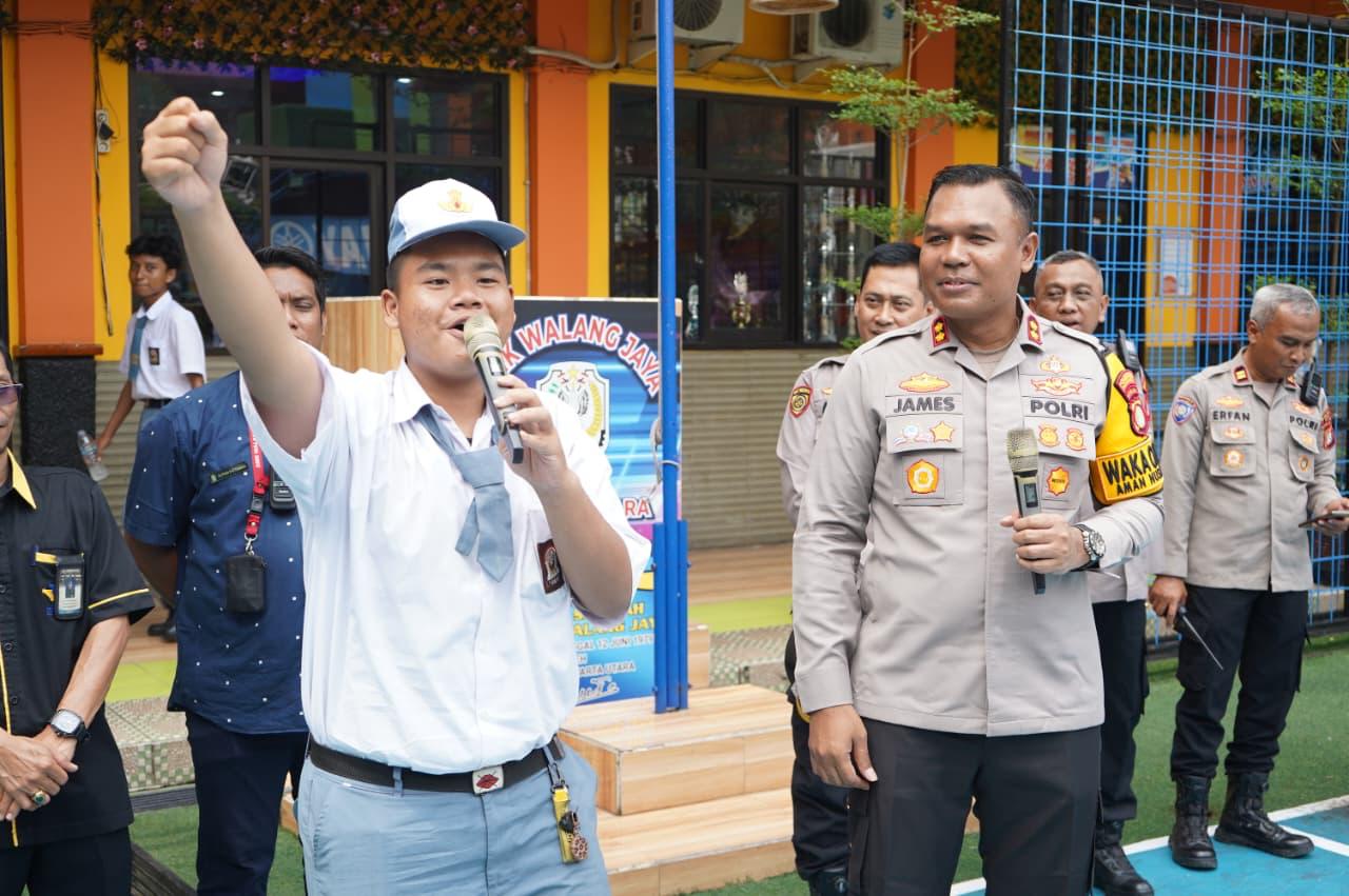 Wakapolres Metro Jakut Ajak Pelajar SMK Walang Jaya Jadi Generasi Tangguh, Jauhi Tawuran dan Narkoba