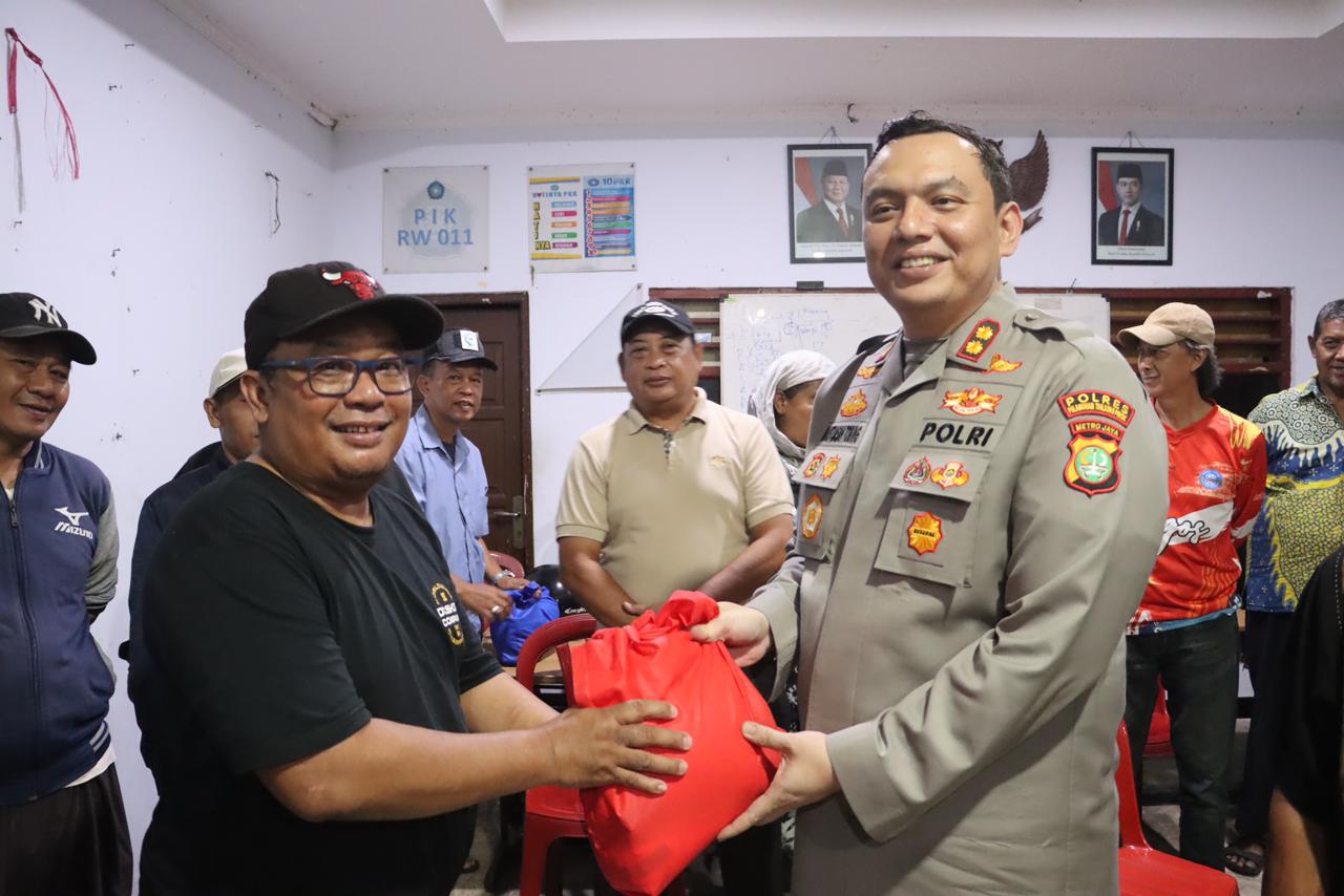 Kapolres Tanjung Priok Sambangi Satkamling Muara Angke, Dengar Aspirasi Warga
