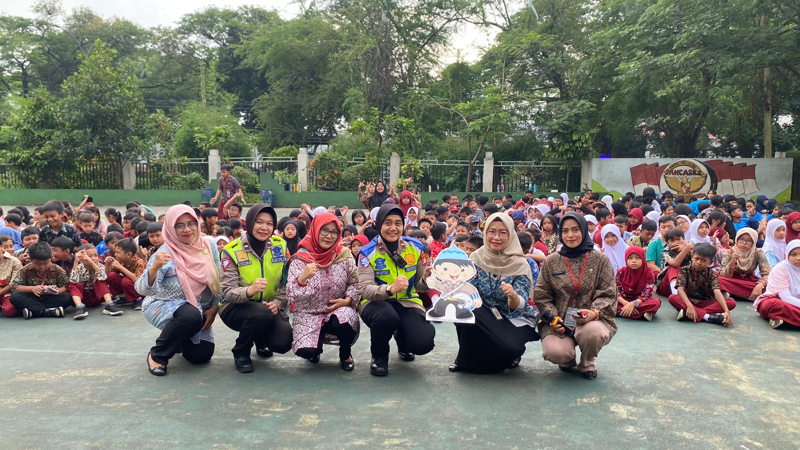 Satlantas Polres Metro Tangerang Kota Edukasi Keselamatan di SDN Sukasari 5