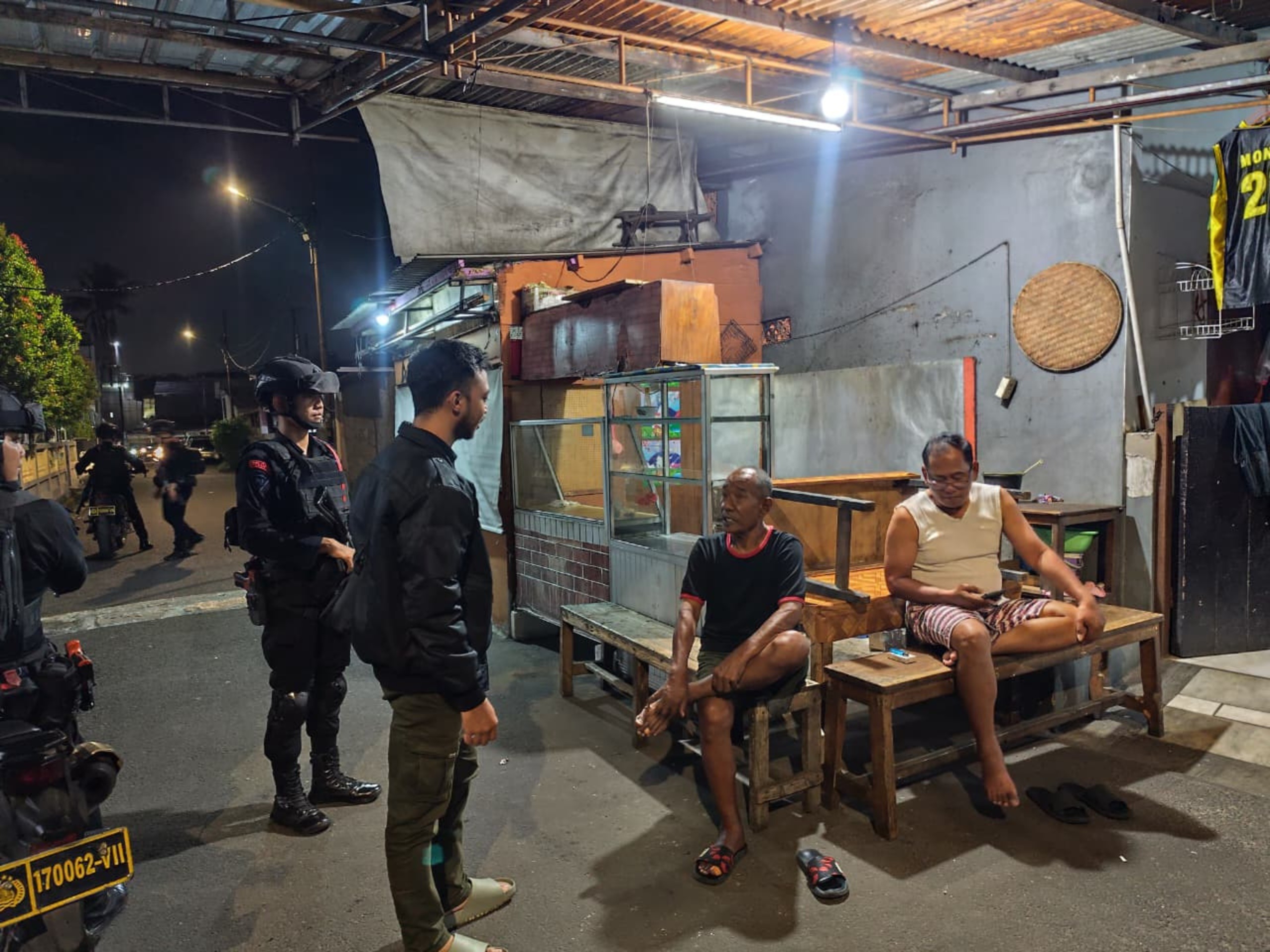 Kehadiran Brimob Polda Metro Jaya di Daerah Rawan Bikin Warga Tenang