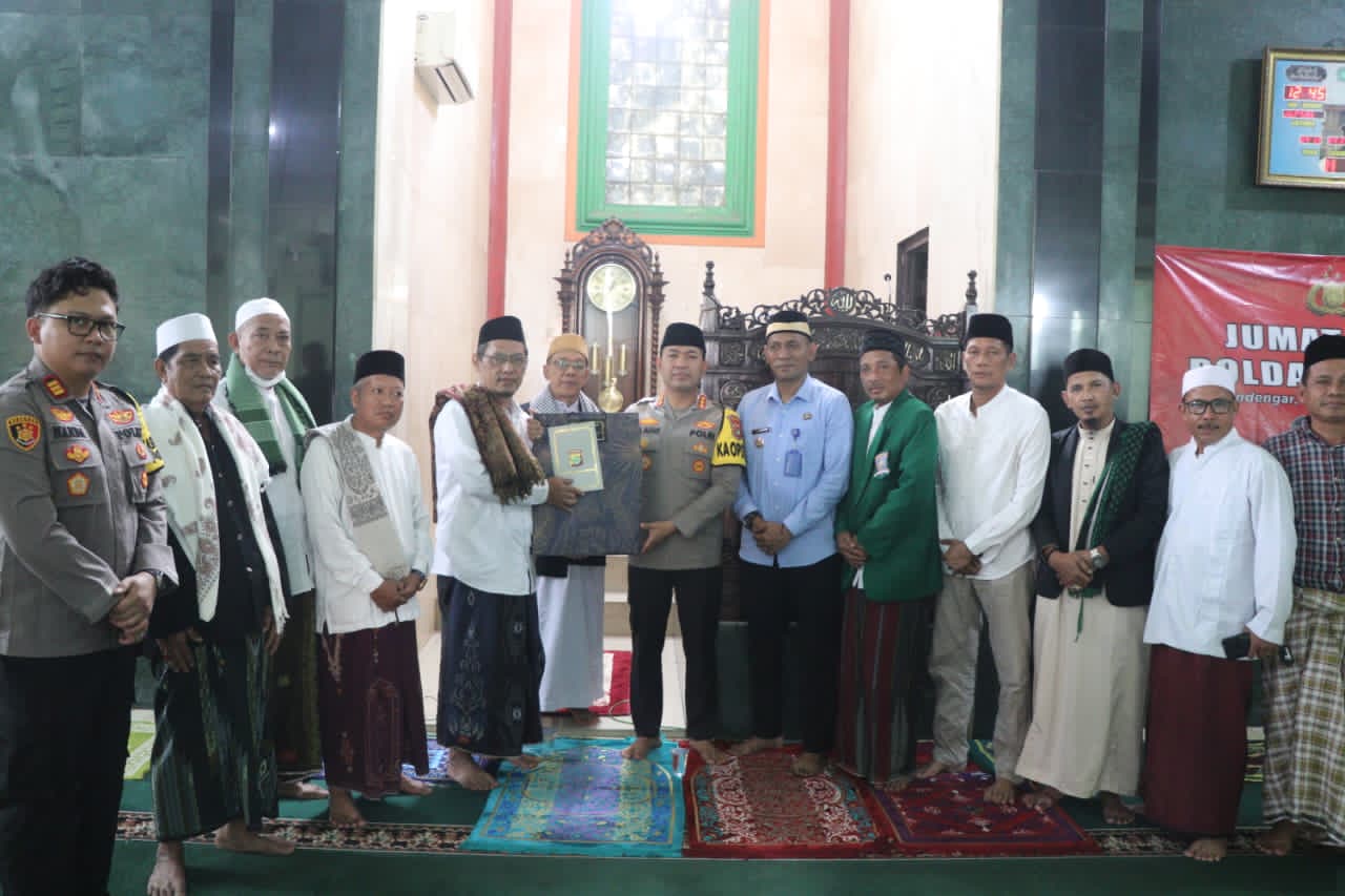 Kapolres Metro Tangerang Kota Gelar Shalat Jum’at Keliling Dan Jum’at Curhat Di Teluknaga
