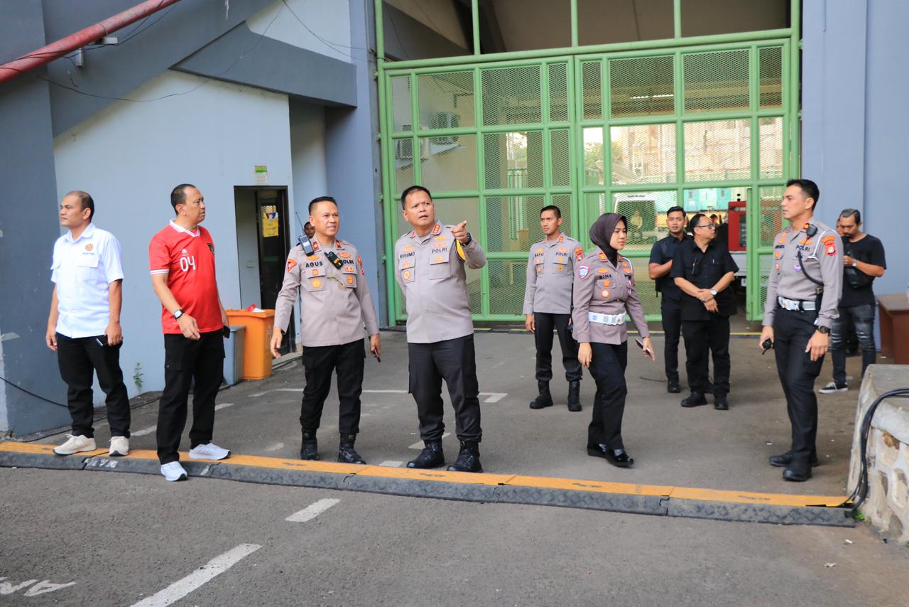 Pastikan Keamanan Maksimal, Kapolres Bekasi Kota Pantau Langsung Pengamanan Laga Bekasi City vs Sumsel United
