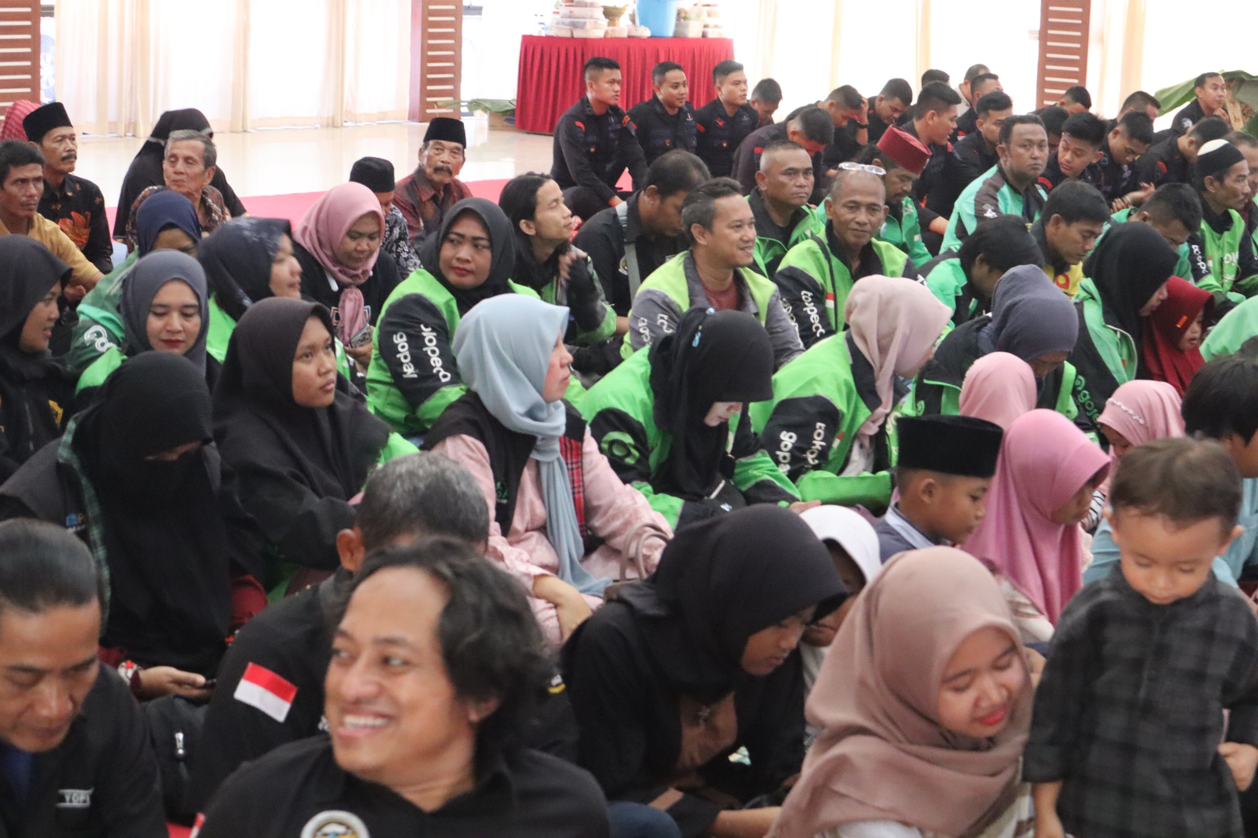 DOA BERSAMA KOMUNITAS OJEK ONLINE DAN SANTUNAN ANAK YATIM POLRES METRO BEKASI WUJUD KEPEDULIAN DAN SINERGI DALAM MEWUJUDKAN KEAMANAN