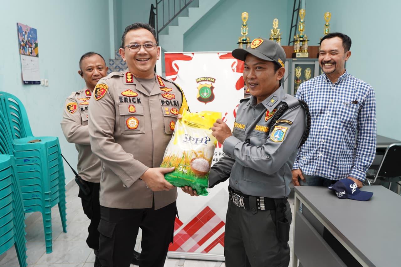Kapolres Metro Jakarta Utara Kunjungi Pos Satkamling di Kebon Bawang, Tanjung Priok