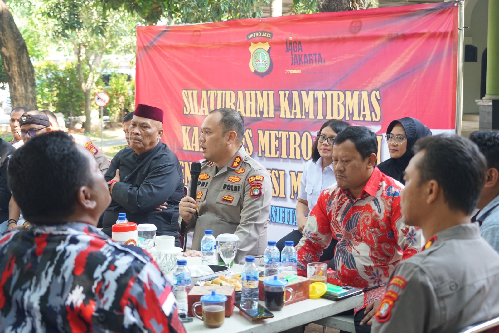 POLRES METRO BEKASI JALIN SILATURAHMI KAMTIBMAS BERSAMA ORGANISASI MASYARAKAT UNTUK PERKUAT KONDUSIFITAS WILAYAH