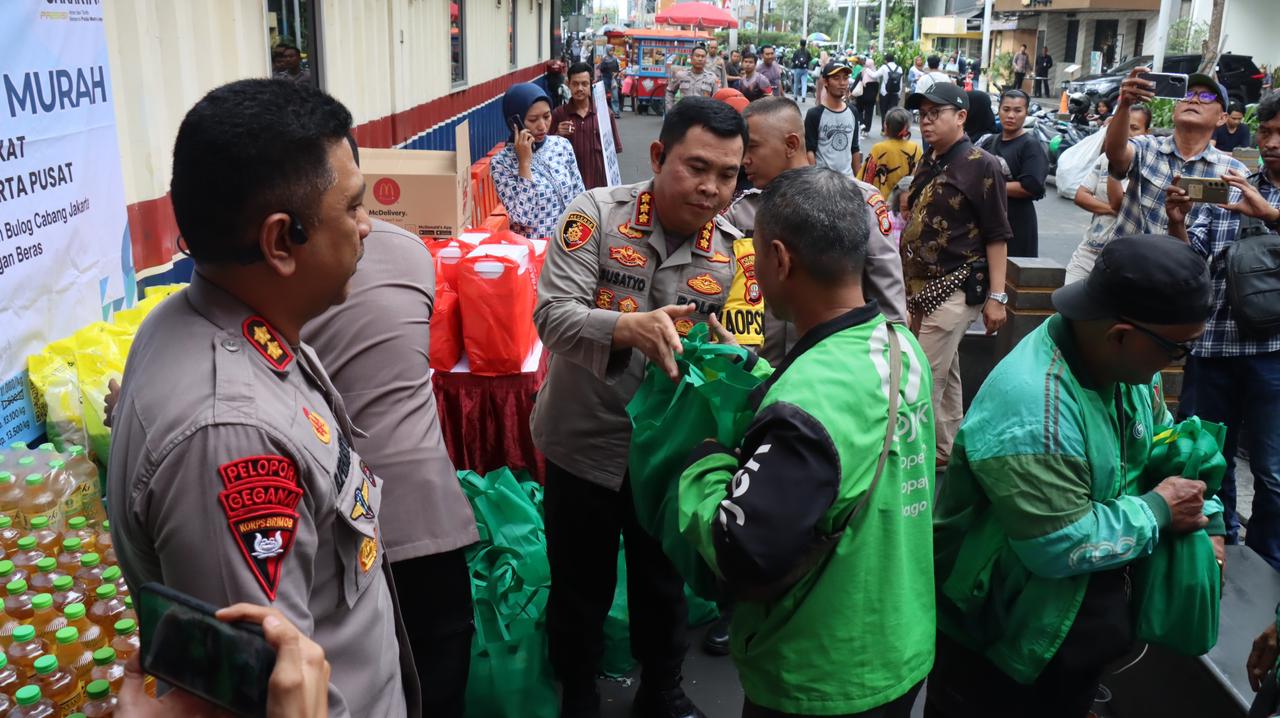 Jaga Jakarta, Kapolres Metro Jakarta Pusat Resmikan Gerai Rakyat Mart untuk Komunitas Ojol di Menteng