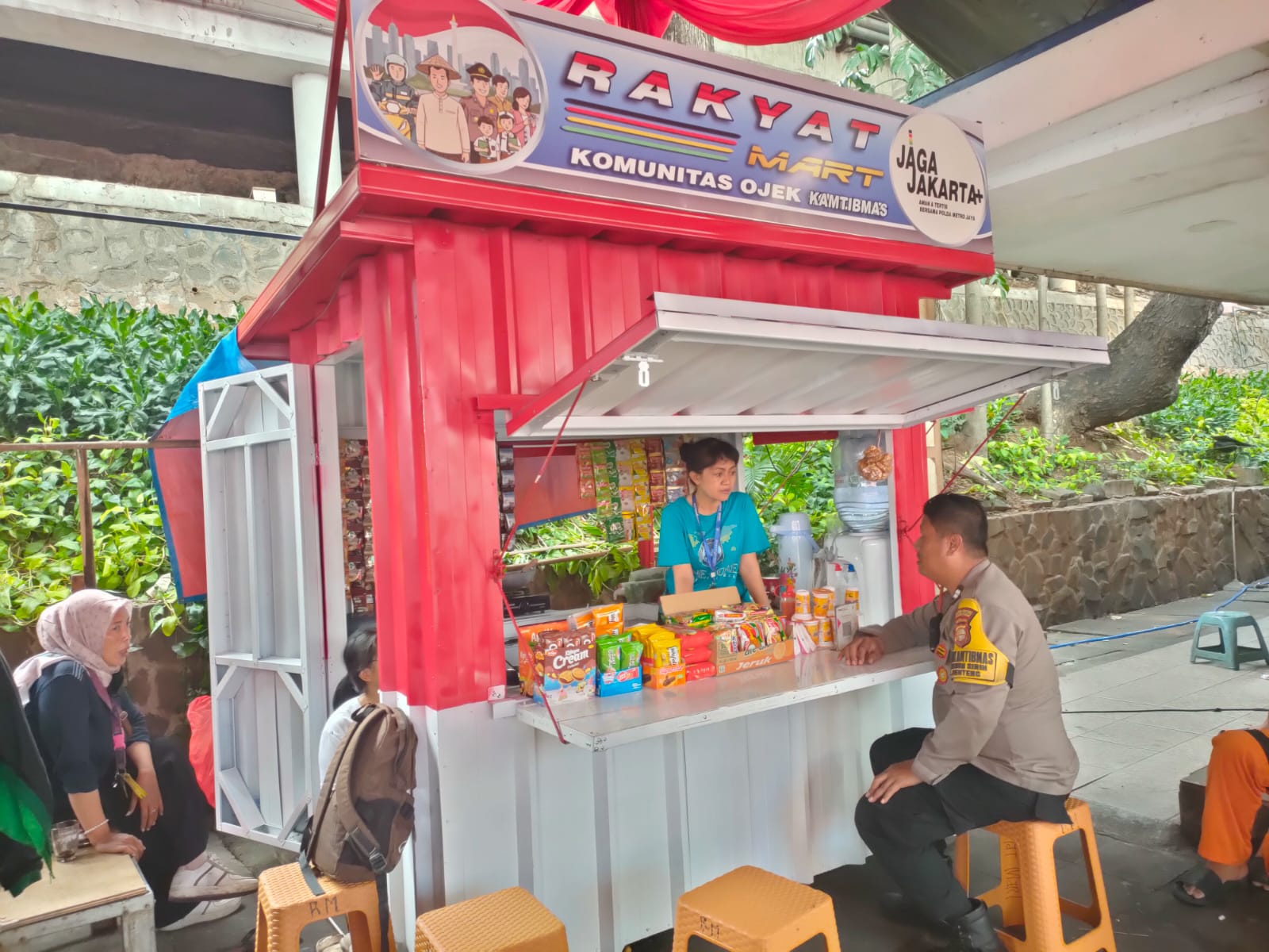 Dukung Komunitas Ojol, Polsek Menteng Sambangi Gerai Rakyat Mart di Blora